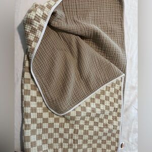 Everyday Leisure Tan Checker Cotton Muslin Quilt